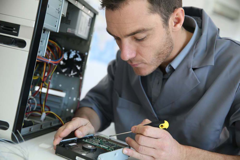 Мастер по ремонту компьютеров в Заинске